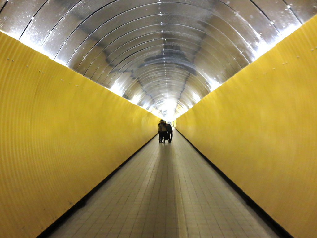 Läs mer om artikeln Through the Tunnel